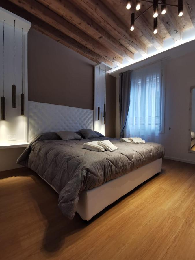 Deluxe 3 Bedroom Flat In Rialto Venecia Exterior foto